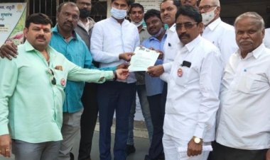 सक्तीचे कोविड लसिकरण करू नये यासाठी प्रहार ' वंचित. वकिल यांचे मार्फत तहसिल मार्फत जिल्हा अधिकारी साहेबांना निवेदन