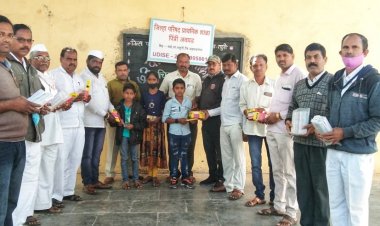 स्वतंत्र भारताच्या 73 व्या प्रजासत्ताक  दिना निमित्त जिल्हा परिषद प्राथमिक शाळा पिंप्रि अवघड येथे विद्यार्थ्यांना शालेय साहित्याचे वाटप .