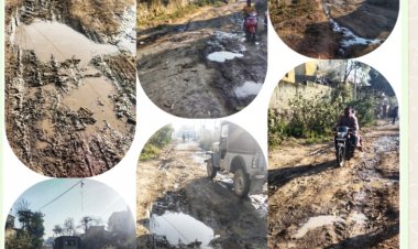 खेडले परमानंद च्या मुख्य चौकातील रस्ता बनलाय मृत्यूचा सापळा