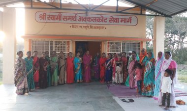 अहमदनगर राहुरी तालुक्यातील डिग्रस गावातील सौ वैशालीताई टेके यांची राष्ट्रवादी महिला कॉंग्रेस राहुरी तालुकाध्यक्षपदी निवड झाल्याबद्धल त्यांचे श्री स्वामी समर्थ महिला मंडळ डिग्रस यांनी त्यांचा हळदीकुंकुवाच्या निमित्त साधुन त्यांचा सत्कार केला