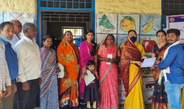 राहुरी तालुक्यातील वरवंडी येथे माननीय उषाताई तनपुरे यांच्या हस्ते आधार कॅम्पचे उद्घाटन .