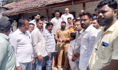 मराठा एकीकरण समिती कडून रास्ता रोको करून छत्रपती संभाजीराजे यांना जाहीर पाठिंबा.