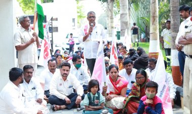 जागतिक महिला दिनानिमित्त देवळाली प्रवरातील महिलांना प्रहारने दिली अनोखी भेटदेवळाली प्रवरा नगर पालिकेवर प्रहार चा धडक मोर्चा.प्रहार जनशक्ती पक्षाचे जिल्हाध्यक्ष अभिजित दादा पोटे.