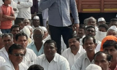 महावितरणाच्या कृषी पंपाच्या वीज तोडणी विरोधात, शेतकर्‍यांचे रास्ता रोको आंदोलन..