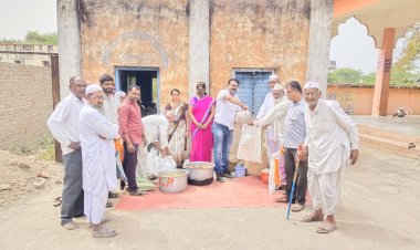 खेडले परमानंद प्राथमिक शाळेत, शालेय पोषण आहाराचे ग्रामस्थ व पालकांच्या उपस्थित वाटप करण्यात आले.