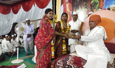 स्वाभिमानी महिला ग्रामसंघ  व बचत गट पानेगाव यांच्या वतीने अखंड हरिनाम सप्ताहास अकरा हजार रुपयांची देणगी.