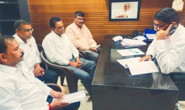 मा.खासदार प्रसादराव तनपुरे व उर्जा राज्य मंत्री ना. प्राजक्तदादा तनपुरे यांची भेट -प्रहारचे आप्पासाहेब ढुस