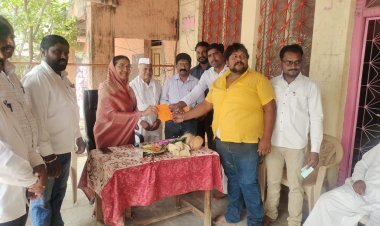 पिंप्री अवघड गावातील आदिवासी बांधवांना डॉक्टर सौ . उषाताई तनपुरे यांच्या हस्ते करण्यात आले शिधापत्रिकेचे वाटप .