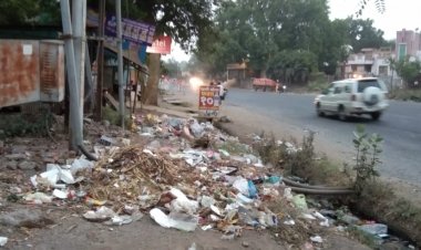 घाणीचे साम्राज्य व तुंबलेल्या नालीतील दुर्गंधीने राहुरी खुर्द येथील नागरिक त्रस्त, जनतेचे आरोग्य धोक्यात .