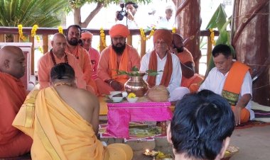 भारतभरातून आलेल्या संत महंतांच्या उपस्थित गुरुवर्य भास्करगिरी जी महाराज यांच्या मार्गदर्शनाखाली उत्तराधिकारी सोहळा संपन्न.