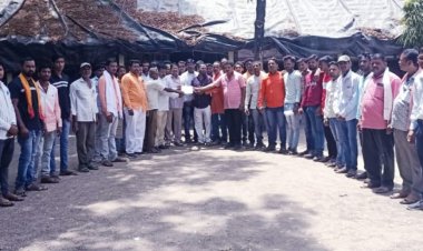 बीड जिल्ह्यातील कहार समाजाच्या अल्पवयीन मुलीवर झालेल्या बलात्कार प्रकरणी निषेध नोंदवून कहार बांधवांचा नेवासा येथे निषेध मोर्चा.