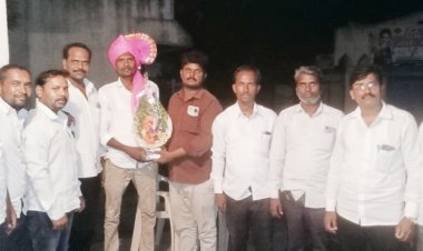 बालाजी देडगाव येथे सोसायटीच्या नूतन संचालक पदी महेशराव कदम यांची निवडीबद्दल  माजी विद्यार्थी संघ 2003 कडून सन्मान.