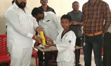 राहुरी तालुक्यामध्ये तायक्वांदो प्रमोशन बेल्ट परीक्षा संपन्न,केशर उद्योग समूहाचे जनरल सेक्रेटरी मा.श्री .सागर दादा तनपुरे यांच्या हस्ते विद्यार्थ्यांना बेल्ट वितरित .