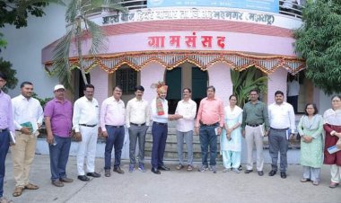 केंद्रीय पथकाने जिल्ह्यातील 'जलशक्ती अभियाना'तील कामांची केली पाहणी प्रशासनाचा आढावा, राळेगणसिद्धी व हिवरेबाजार गावांना‌ भेटी, तीन दिवसीय दौऱ्याची सांगता