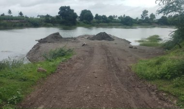 अहमदनगर जिल्ह्यातील ता.राहुरी डिग्रस येथे जिल्हा गौन खनिज पथकाच्या कार्यवाहीतील जप्त वाळन साठा झाला पसार ...