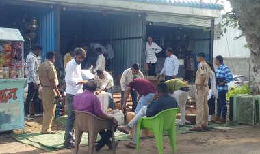 अहमदनगर जिल्ह्यातील राहुरी तालुक्यात बारागाव नांदूर रोड लगत शिवचिदंबर सांकृतीक हॉल नजिक गाळ्यात सापडले ड्रग्स लिक्वीड व विविध नशेच्या गोळ्या ..