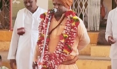 वळण येथील अखंड हरिनाम सप्ताहाचे काल्याचे किर्तन देवगडचे उत्तराधिकारी महंत प्रकाश नंदगिरी महाराज यांच्या किर्तनाने संपन्न .