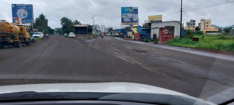 स्थानिकांच्या पाठपुराव्याला यश,देहू येलवाडी रस्त्यावरील खड्डे अखेर बुजवले