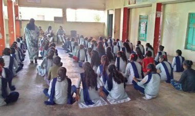 बहुजन महिला ग्रामीण विकास संघ व प्रेरणा प्रतिष्ठाण संचलित सहारा नर्सिंग इन्स्टिट्युट मार्फत श्री संत गाडगे महाराज आश्रम शाळेतील माध्यमिक. उच्च माध्यमिक वर्गाला शैक्षणीक जागरूकता  कायदेविषयक शिबीर .