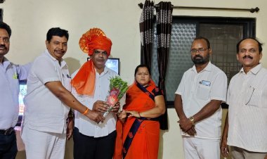 लाखाची एक गोष्ट. .! ! प्राथमिक शिक्षकाचा प्रामाणिकपणा. . बँकेकडून आलेले जास्तीचे  एक लाख रुपये केले परत. .. !!!