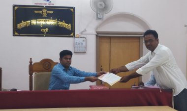 माहिती अधिकार कार्यकर्ते सोपान रावडेंवरील खोटा ॲट्रॉसिटी गुन्हा मागे घेण्यासाठी माहिती अधिकार व पत्रकार संरक्षण संघटनेचे अहमदनगर जिल्हाध्यक्ष कृष्णा गायकवाड यांनी तहसिलदारांना दिले निवेदन .