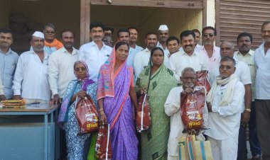 बालाजी देडगाव येथे दिवाळी निमीत्त आनंद शिधा किटचे वाटप