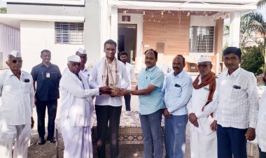 माजी मंत्री आमदार शंकराव गडाख यांची देडगाव येथे सदिच्छा भेट निमित्त अनेक ठिकाणी जाऊन विविध विषयावर चर्चा.