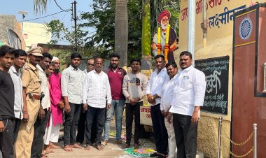 ता.राहुरी येथे आद्यक्रांती कारक लहुजी वस्ताद साळवे यांची 228 वी जंयती निमित्त लोकशाहिर अण्णाभाऊ साठे स्मारक समिती च्या वतीने साजरा करण्यात आली .