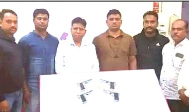 जळगाव जिल्ह्याच्या पोलिसांची कारवाई. .. .चार गावठी कट्ट्यासह दोन जणांना घेतले  ताब्यात..मुख्य आरोपी फरार. .. !!