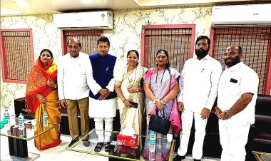 प्रथम माजी नगराध्यक्ष सौ अनिताताई जगताप यांचे शिर्डी भेटीचे आमंत्रण स्वीकारून मुख्यमंत्री एकनाथराव शिंदे यांचे साई दर्शन.