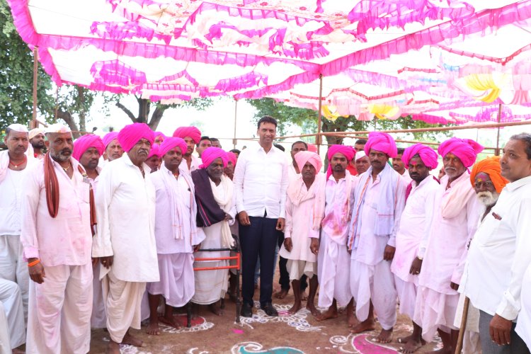 धुळदेव यात्रा उत्सव निमित् माजी मंत्री आमदार शंकरराव गडाख यांनी घेतले दर्शन.