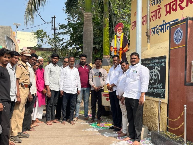 ता.राहुरी येथे आद्यक्रांती कारक लहुजी वस्ताद साळवे यांची 228 वी जंयती निमित्त लोकशाहिर अण्णाभाऊ साठे स्मारक समिती च्या वतीने साजरा करण्यात आली .