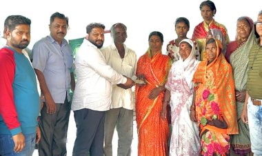 दीपक बर्डे हत्या प्रकरणातील पीडित बर्डे कुटुंबाला राष्ट्रीय श्रीराम संघाचे अध्यक्ष श्री .सागर भाऊ बेग यांच्या हस्ते देण्यात आली 1 लाख रु.ची .आर्थिक मदत .