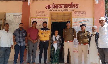 अहमदनगर रेल्वे पोलिस फोर्सच्या अधिकाऱ्यांनी पिंप्री अवघड ग्रामपंचायला दिली भेट, रेल्वे पटरीजवळ न जाण्याचे ग्रामस्थांना केले आवाहन .