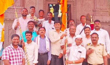 नेवासा नगरीत नेवासा प्रेस क्लबच्या वतीने श्री ग्रामदैवत मोहनीराज  यात्रे निमित्त झेंडा मिरवणूक