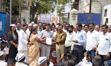 महात्मा फुले कृषी विद्यापीठातील कर्मचाऱ्यांचा जुन्या पेन्शन साठी राहुरी तहसीलवर मोर्चा .