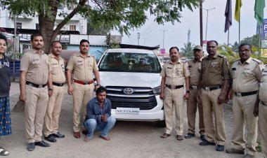 शनिशिंगणापूर येथे भाविकांचे पैसे चोरणाऱ्या वाहन चालकास  मद्देमालासह अटक .