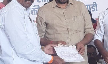 शेतकऱ्यांचे अतिवृष्टीमुळे झालेल्या नुकसानीचे अनुदान त्वरित मिळण्यासाठी प्रहार जनशक्ती पक्षाचे राहुरी तालुकाध्यक्ष सुरेशराव लांबे पाटील यांनी माजी मंत्री ना. बच्चु कडु यांना साकडे घातले आहे.