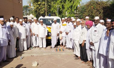 कै. मोहनलाल गिरीधरलाल चोपडा यांच्या स्मरणार्थ श्री. क्षेत्र बालाजी ट्रस्ट देडगाव या देवस्थानाला दिली रुग्णवाहिका भेट.