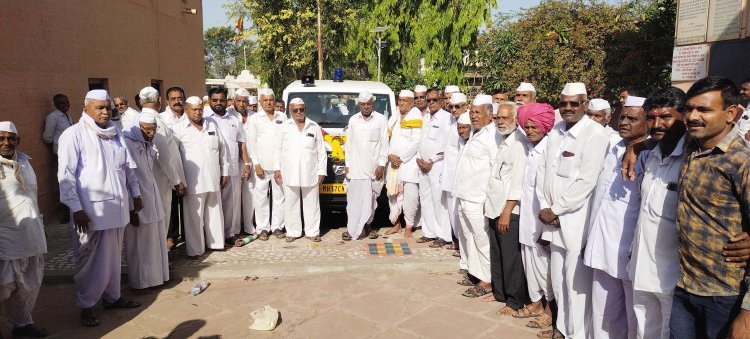 कै. मोहनलाल गिरीधरलाल चोपडा यांच्या स्मरणार्थ श्री. क्षेत्र बालाजी ट्रस्ट देडगाव या देवस्थानाला दिली रुग्णवाहिका भेट.