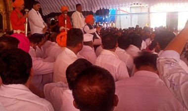 भगवानबाबा गड येथिल मेळाव्यात भाजपच्या पंकजा मुंडे व राष्ट्रवादीचे धनंजय मुंडे यांच्यातील राजकीय वाद संपुष्टात.