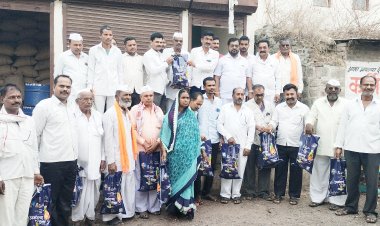 बालाजी देडगाव येथे  आनंदाचा शिधा किटच्या वाटपाचा शुभारंभ.