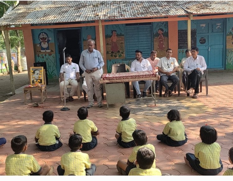 भारतरत्न डॉ. बाबासाहेब आंबेडकर जयंती निमित्ताने जि .प.प्रा.शाळातील विद्यार्थ्यांना शाळेय साहित्य व खाऊचे वाटप