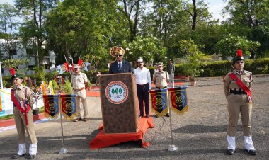 महात्मा फुले कृषी विद्यापीठात 63 वा महाराष्ट्र दिन उत्साह साजरा,विद्यापीठाची सर्व क्षेत्रात दमदार वाटचाल - कुलगुरू डॉ . पी . जी . पाटील