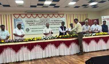 राष्ट्रीय परिसंवादामध्ये डॉ.सचिन सदाफळ हे उत्कृष्ट शोध निबंध सादरीकरणाच्या पुरस्काराने सन्मानित .