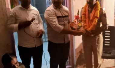 राहुरीचे पोलिस निरिक्षक मेघशाम डांगे यांनी पिंप्री अवघड येथे हनुमान चालिसा कार्यक्रमास दिली भेट .