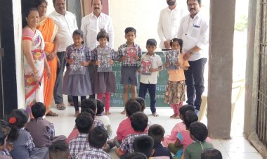 जिल्हा परिषद प्राथमिक शाळा खेडले परमानंद येथे शासनातर्फे देण्यात आलेल्या शालेय गणवेश व शालेय पाठ्यपुस्तकांचे  मान्यवरांच्या हस्ते वितरण.