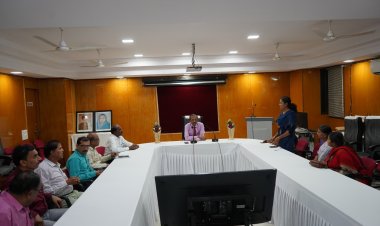 कुलगुरूंनी जाणून घेतल्या महिला कर्मचाऱ्यांच्या समस्या .