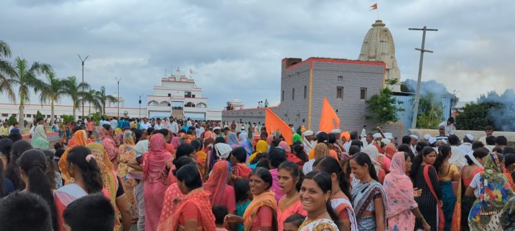 आषाढी एकादशीनिमित्त भगवानगडावर  उसळला भाविकांचा जनसागर.