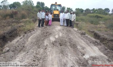 धनगरवाडी येथील ४० वर्षांपासून बंद असलेला रस्ता झाला खुला.